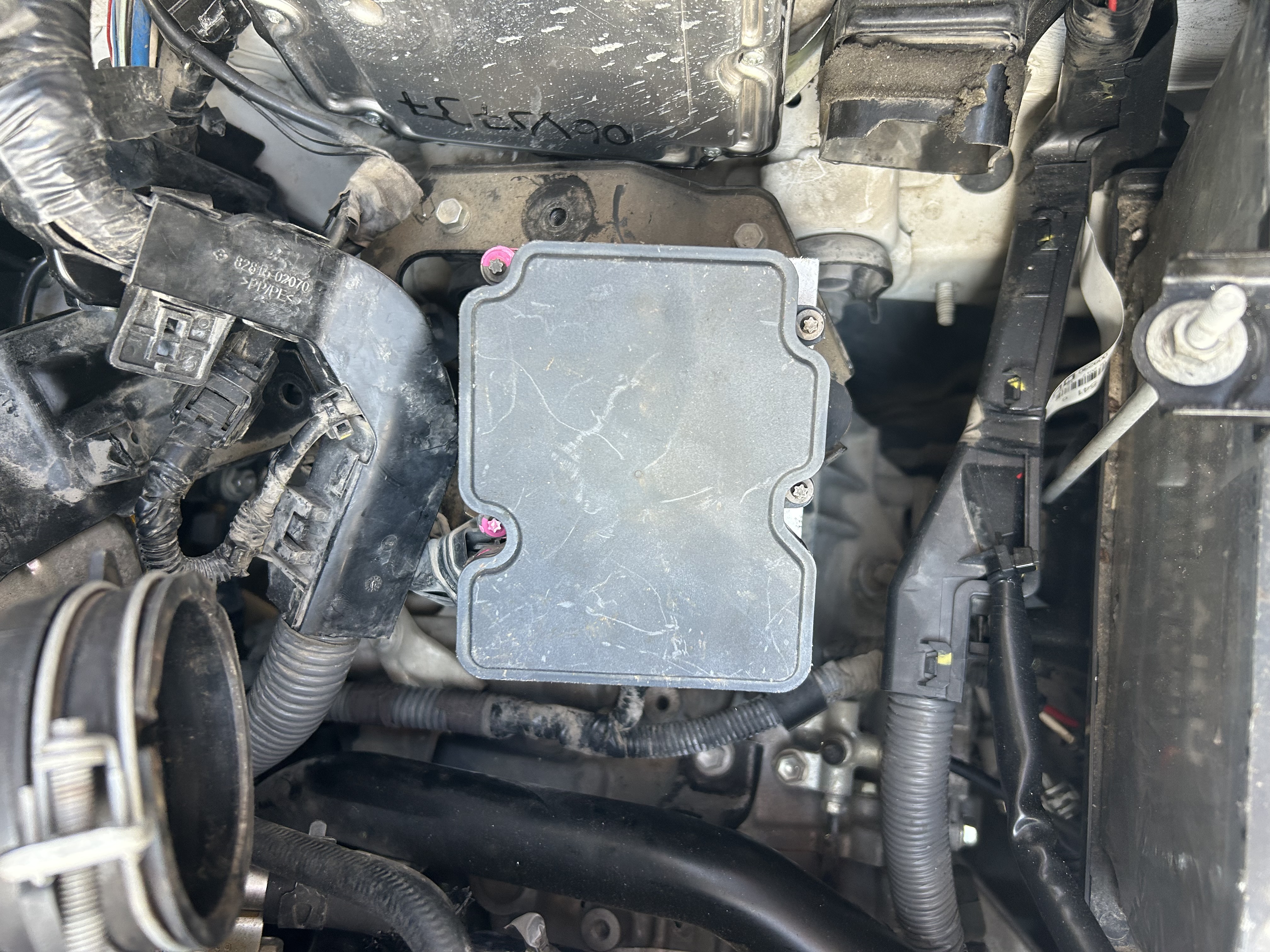 TOYOTA COROLLA ÖN TAMPON BRAKETİ 
